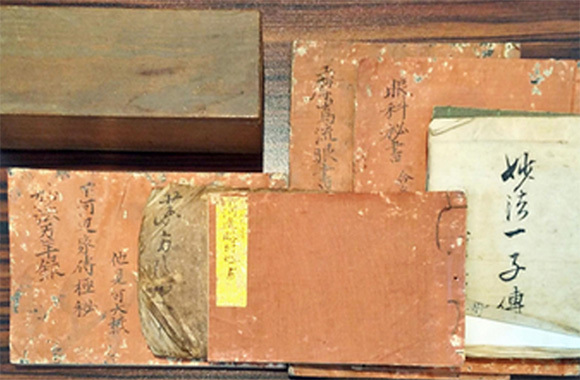 受け継がれた数々の医学資料